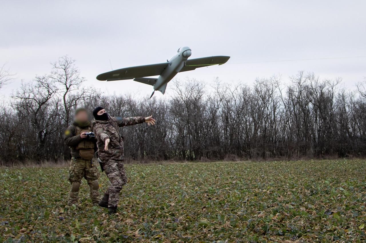 Запуск розвідувального крила з поля